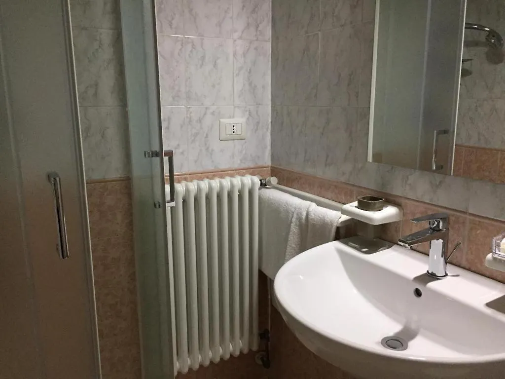 Albergo Parma D&D 0*,